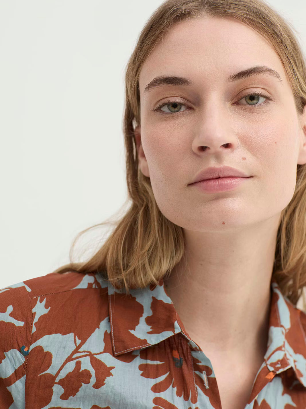 Nice Things - ''Penelope flowers'' basic shirt - Light turquoise