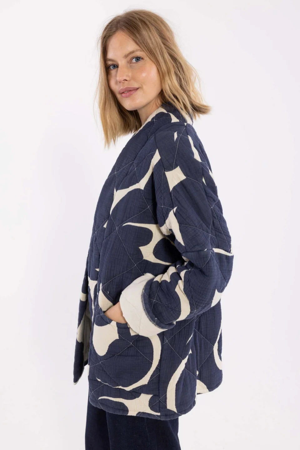 Danefae - Danekatrin Quilt Jacket Dark Navy/Chalk TROPS