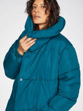 Afbeelding in Gallery-weergave laden, Thought - Phebe recycled polyester long puffer coat
